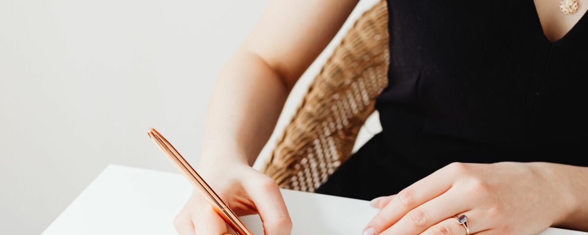 Racheter une marque de beauté : signature d'un contrat d'acquisition
