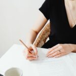 Racheter une marque de beauté : signature d'un contrat d'acquisition