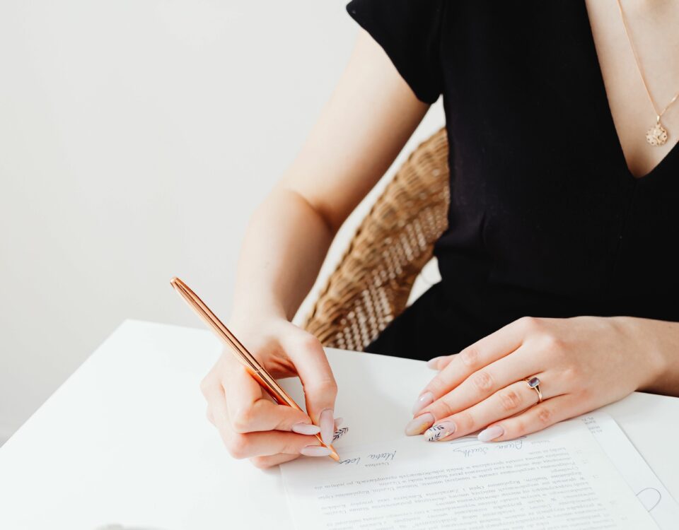 Racheter une marque de beauté : signature d'un contrat d'acquisition