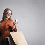 TikTok Shop beauté : achat de mode sur smartphone